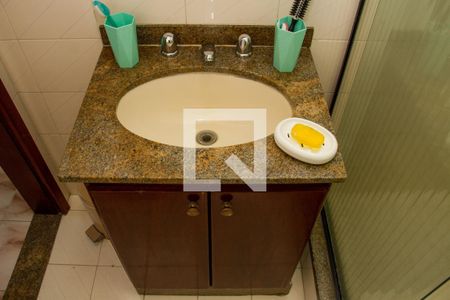 Casa de condomínio à venda com 375m², 4 quartos e 1 vagaBanheiro da Suíte 02