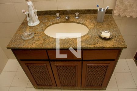 Casa de condomínio à venda com 375m², 4 quartos e 1 vagaBanheiro da Suíte 04