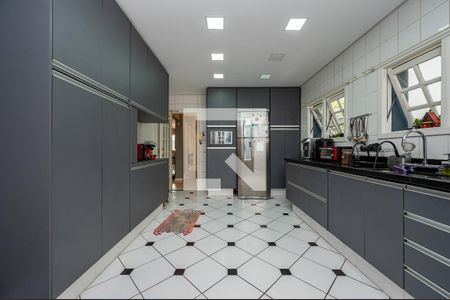 Casa à venda com 300m², 5 quartos e 3 vagasCozinha