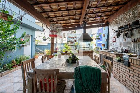 Casa à venda com 300m², 5 quartos e 3 vagasQuintal