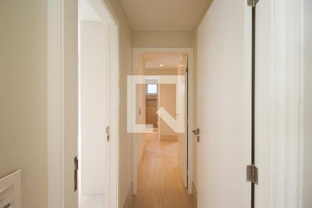 Corredor de apartamento à venda com 2 quartos, 126m² em Vila Olímpia, São Paulo