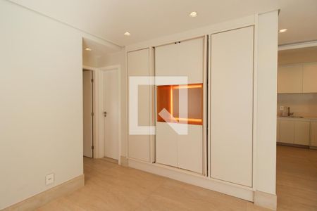 Sala de apartamento à venda com 2 quartos, 126m² em Vila Olímpia, São Paulo