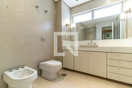 Apartamento à venda com 255m², 4 quartos e 3 vagasBanheiro da Suíte 1