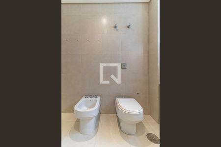 Apartamento à venda com 255m², 4 quartos e 3 vagasBanheiro da Suíte 1