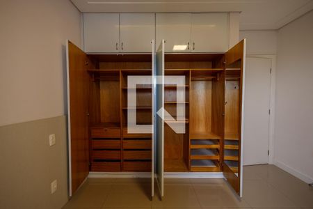 Apartamento para alugar com 256m², 4 quartos e 2 vagasSuíte 2