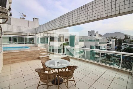 Apartamento à venda com 180m², 3 quartos e 2 vagasPiscina