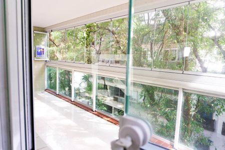 Apartamento para alugar com 130m², 4 quartos e 2 vagas Apartamento para alugar com 130m², 4 quartos e 2 vagasVaranda