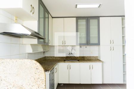 Apartamento para alugar com 130m², 4 quartos e 2 vagas Apartamento para alugar com 130m², 4 quartos e 2 vagasCozinha