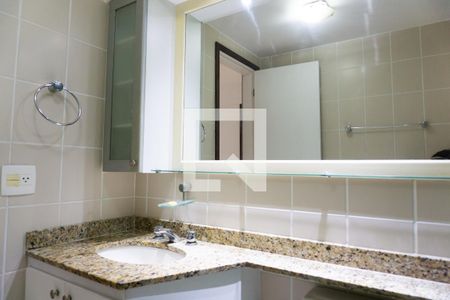 Apartamento para alugar com 130m², 4 quartos e 2 vagas Apartamento para alugar com 130m², 4 quartos e 2 vagasBanheiro 1