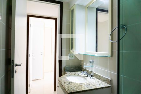 Apartamento para alugar com 130m², 4 quartos e 2 vagas Apartamento para alugar com 130m², 4 quartos e 2 vagasBanheiro 2