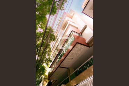 Apartamento para alugar com 130m², 4 quartos e 2 vagas Apartamento para alugar com 130m², 4 quartos e 2 vagasFachada
