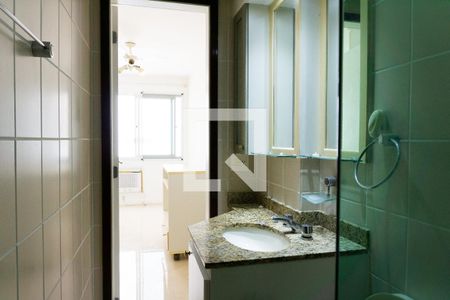 Apartamento para alugar com 130m², 4 quartos e 2 vagas Apartamento para alugar com 130m², 4 quartos e 2 vagasBanheiro 2