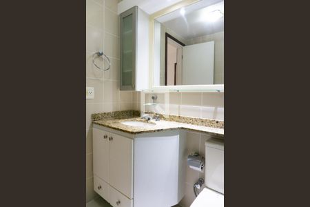 Apartamento para alugar com 130m², 4 quartos e 2 vagas Apartamento para alugar com 130m², 4 quartos e 2 vagasBanheiro 1