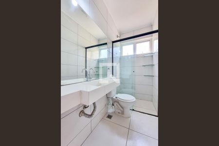 Casa de condomínio para alugar com 249m², 4 quartos e 2 vagasBanheiro da Suíte 1