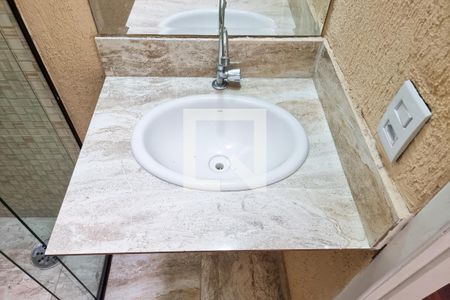 Casa de condomínio para alugar com 249m², 4 quartos e 2 vagasBanheiro