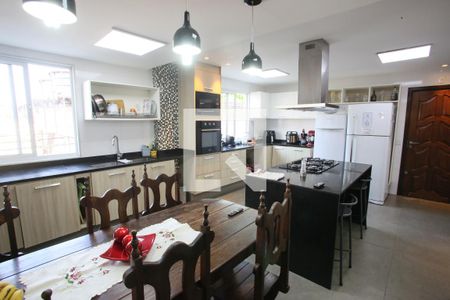 Apartamento à venda com 204m², 5 quartos e 2 vagasCozinha