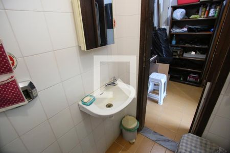 Apartamento à venda com 204m², 5 quartos e 2 vagasBanheiro de Serviço