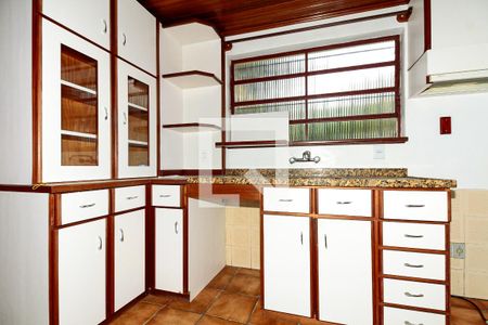 Casa à venda com 186m², 3 quartos e 2 vagas Casa à venda com 186m², 3 quartos e 2 vagasCozinha