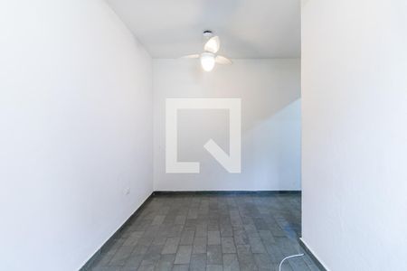 Quarto de kitnet/studio para alugar com 1 quarto, 25m² em Jardim Lallo, São Paulo