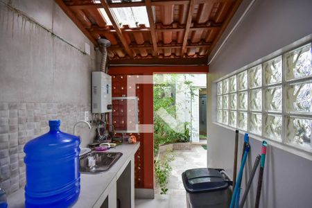 Casa para alugar com 381m², 8 quartos e 4 vagas Casa para alugar com 381m², 8 quartos e 4 vagasÁrea de Serviço da Casa 1