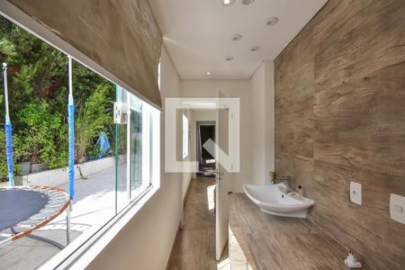 Casa para alugar com 381m², 8 quartos e 4 vagas Casa para alugar com 381m², 8 quartos e 4 vagasLavabo da Suíte da Casa 2