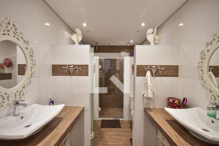 Casa para alugar com 381m², 8 quartos e 4 vagas Casa para alugar com 381m², 8 quartos e 4 vagasBanheiro da Casa 3