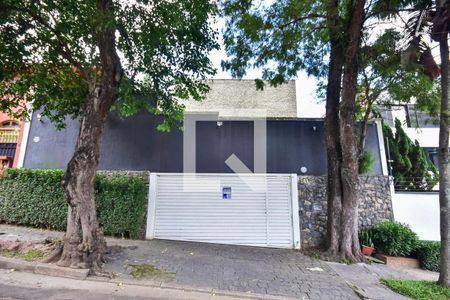 Casa para alugar com 381m², 8 quartos e 4 vagas Casa para alugar com 381m², 8 quartos e 4 vagasFachada