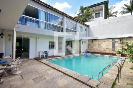 Casa para alugar com 381m², 8 quartos e 4 vagas Casa para alugar com 381m², 8 quartos e 4 vagasPiscina