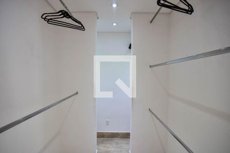 Casa para alugar com 381m², 8 quartos e 4 vagas Casa para alugar com 381m², 8 quartos e 4 vagasArmário da Suíte da Casa 2