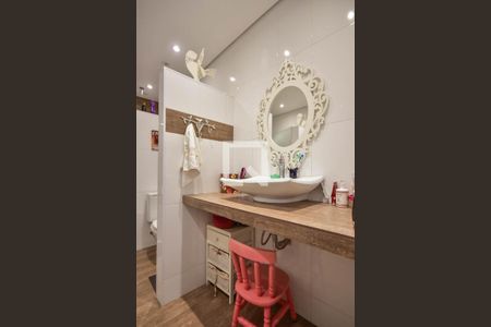 Casa para alugar com 381m², 8 quartos e 4 vagas Casa para alugar com 381m², 8 quartos e 4 vagasBanheiro da Casa 3