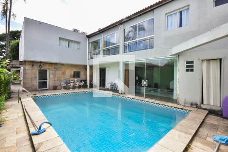 Casa para alugar com 381m², 8 quartos e 4 vagas Casa para alugar com 381m², 8 quartos e 4 vagasPiscina