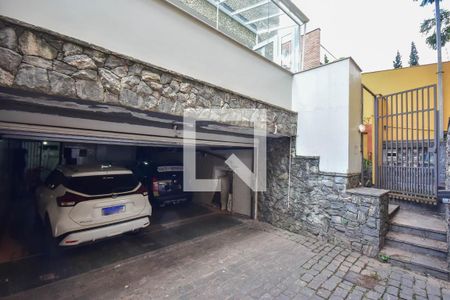 Casa para alugar com 381m², 8 quartos e 4 vagas Casa para alugar com 381m², 8 quartos e 4 vagasGaragem