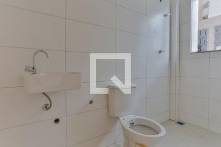 Banheiro de kitnet/studio para alugar com 1 quarto, 25m² em Barro Preto, Belo Horizonte
