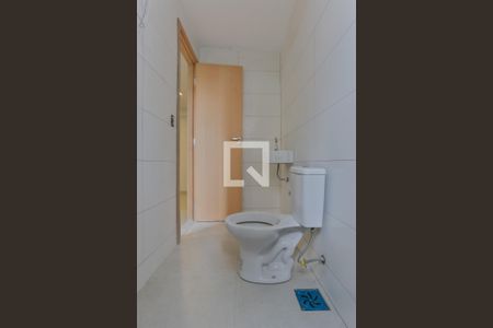 Banheiro de kitnet/studio para alugar com 1 quarto, 25m² em Barro Preto, Belo Horizonte