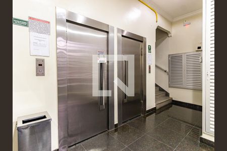 Apartamento à venda com 75m², 3 quartos e sem vagaÁrea comum