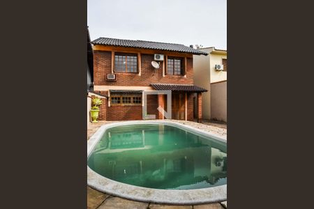 Casa à venda com 200m², 3 quartos e 3 vagasPiscina