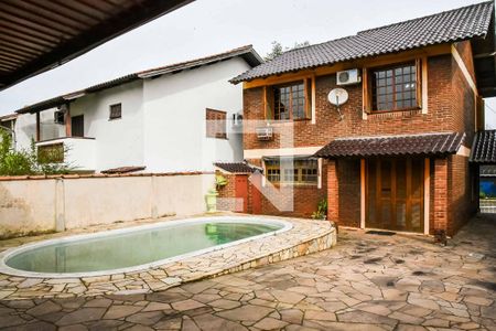 Casa à venda com 200m², 3 quartos e 3 vagasPiscina