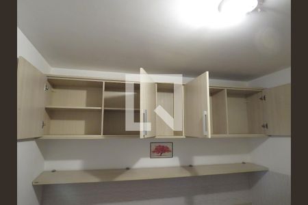 Quarto 1 (Armário 2) de apartamento à venda com 2 quartos, 65m² em Vila Mangalot, São Paulo