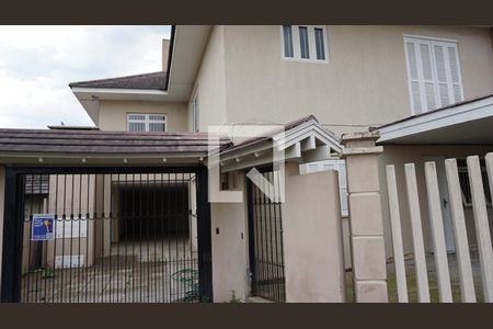 Casa à venda com 300m², 3 quartos e 2 vagasFachada total