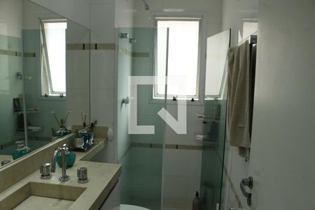 Apartamento à venda com 128m², 4 quartos e 2 vagasDetalhe do banheiro