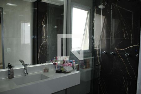 Apartamento à venda com 128m², 4 quartos e 2 vagasDetalhe do Banheiro da Suite