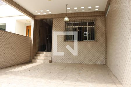 Casa à venda com 150m², 2 quartos e 2 vagasGaragem e Fachada