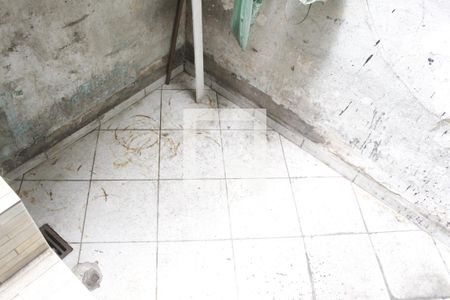 Casa à venda com 150m², 2 quartos e 2 vagasFundos