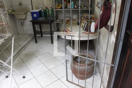 Casa à venda com 150m², 2 quartos e 2 vagasFundos