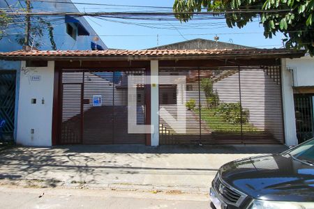 Casa à venda com 249m², 2 quartos e 1 vagaFachada