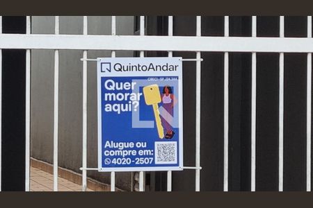 Casa à venda com 79m², 3 quartos e 1 vaga Casa à venda com 79m², 3 quartos e 1 vagaPlaquinha instalada no portão do imóvel
