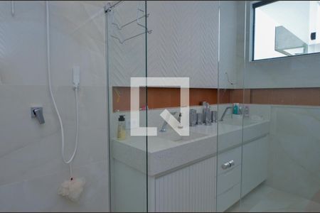 Casa de condomínio à venda com 240m², 3 quartos e 2 vagasBanheiro da Suíte 1