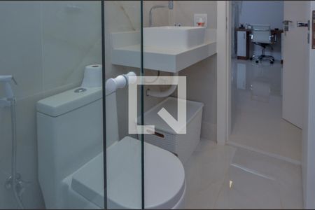 Casa de condomínio à venda com 240m², 3 quartos e 2 vagasBanheiro da Suíte 3