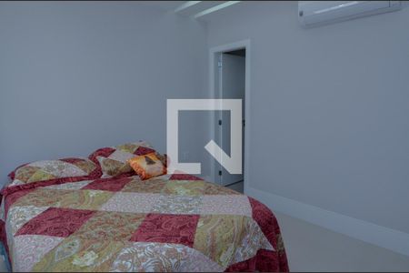 Casa de condomínio à venda com 240m², 3 quartos e 2 vagasSuíte 2