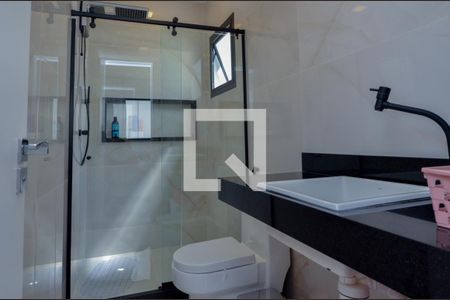 Casa de condomínio à venda com 240m², 3 quartos e 2 vagasBanheiro da Suíte 2